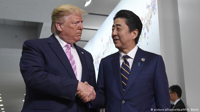 Japan G20 Gipfel in Osaka - Trump trifft Abe (picture-alliance/dpa/AP/S. Walsh)