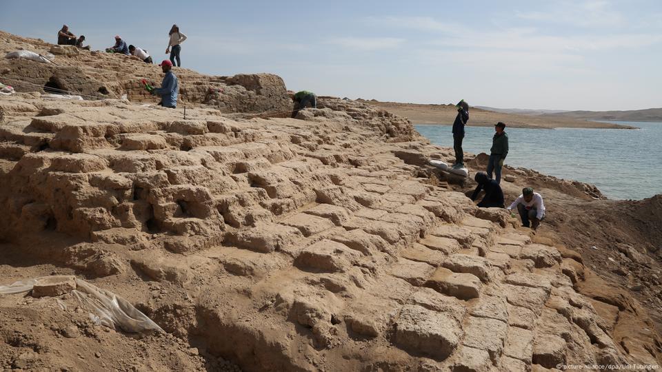 Drought unveils 3,400-year-old palace – DW – 06/28/2019