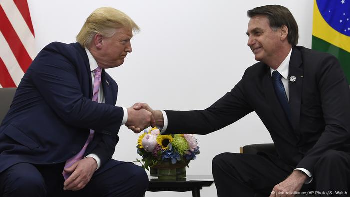 Japan Osaka | G20 Gipfeltreffen - Donald Trump und Jair Bolsonaro (picture-alliance/AP Photo/S. Walsh)