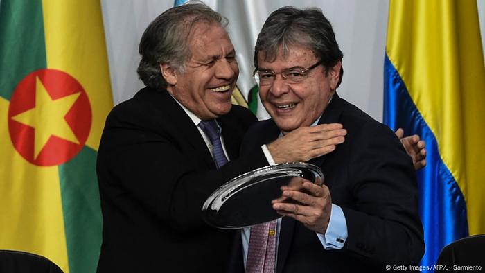 Kolumbien Medellin Abschluss des OAS Treffens | Luis Almagro und Carlos Homes Trujillo (Getty Images/AFP/J. Sarmiento)