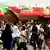 Sudaneses marcham em Cartum, capital do país