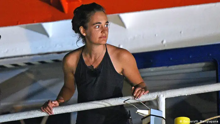 Italien Rettungsboot Sea-Watch 3 im Hafen von Lampedusa | Carola Rackete, Kapitänin