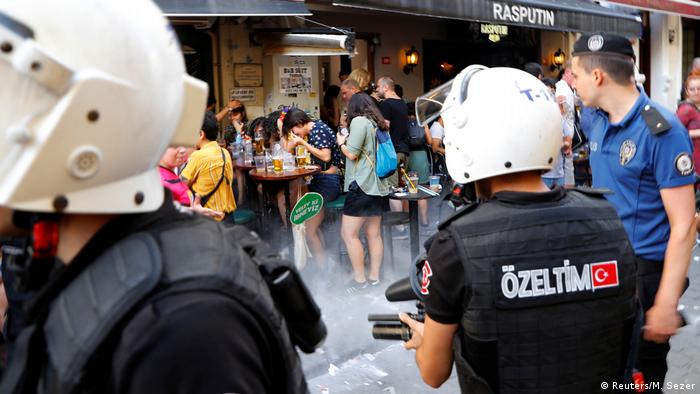 Türkei Istanbul Polizei geht gegen LGBT Aktivisten vor