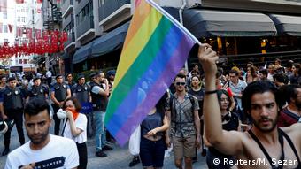 Εδώ και χρόνια οι gay parade βρίσκονται στο στόχαστρο των τουρκικών αρχών