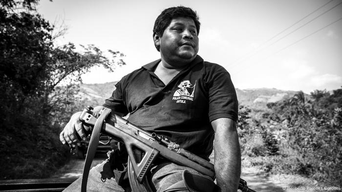 La Guardia Comunal, creada en 2009 en Santa María Ostula, fue fracturada poco después por el cártel los Caballeros Templarios, pero la comunidad se reorganizó y derrotó al crimen organizado cinco años más tarde. 