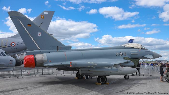 Eurofighter Typhoon Fighter Jet - Flugschau Paris