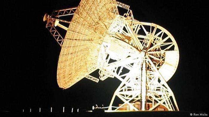 Moon Landing 1969: The radio telescope at Honeysuckle Creek at night