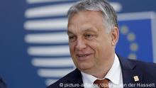 02.07.2019, Belgien, Brüssel: Viktor Orban, Ministerpräsident von Ungarn, kommt zu einem EU-Gipfel an. Der EU-Sondergipfel hatte vergeblich von Sonntag bis zum Montagmittag eine Lösung im Streit um die Besetzung der wichtigsten EU-Führungspositionen gesucht. Nun wollen die Staats- und Regierungschefs am Dienstag eine Lösung finden. Foto: Geoffroy Van Der Hasselt/AFP Pool/AP/dpa +++ dpa-Bildfunk +++ |