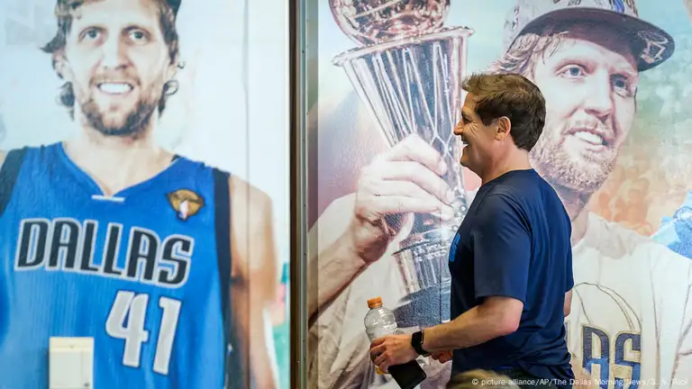 Despite lockout, Dallas Mavericks owner Mark Cuban enjoying NBA