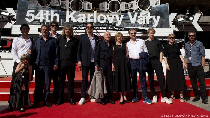 Weltpremiere auf dem Roten Teppich in Karlovy Vary: Regisseur Gerster und sein Team
