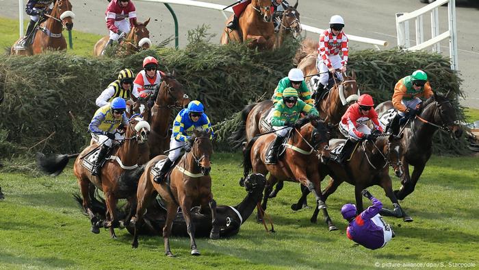 Aintree Races - Grand National Day (picture-alliance/dpa/S. Stacpoole)