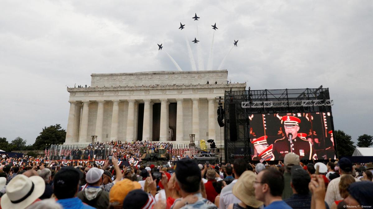 trumps 4th of july crowd