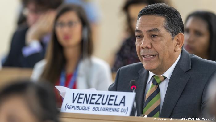 Der stellvertretende venezolanische Außenminister William Castillo weist alle Vorwürfe zurück (Foto: picture-alliance/KEYSTONE/M. Trezzini)