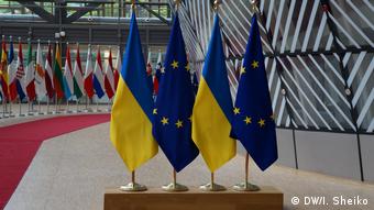 Прапори України та ЄС Прапори України та ЄС