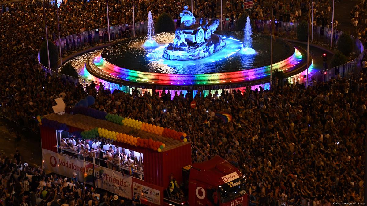 Madrid awash with rainbow flags for gay pride parade – DW – 07/07/2019