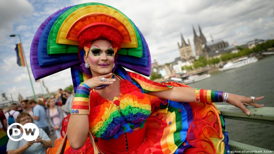 Cologne celebrates Germany's largest LGBT+ pride parade DW 07/07/2019