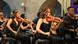 Junge Musikerinnen im Schwarz mit Kopfschmuck Junge Musikerinnen im Schwarz mit Kopfschmuck