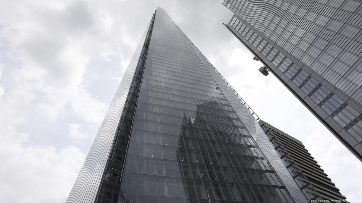 Man scales London's Shard skyscraper – DW – 07/08/2019