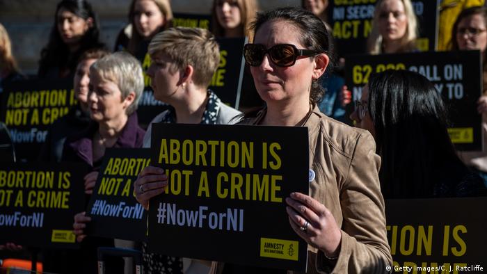 Großbritannien Protest für neue Abtreibungsgesetze in Nordirland in London (Getty Images/C. J. Ratcliffe)