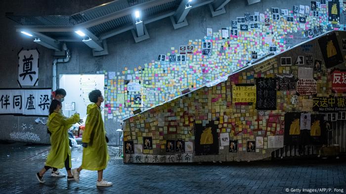 Hong Kong - Lennon Wall mit Notizen von Demonstranten (Getty Images/AFP/P. Fong)