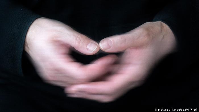 Symbolbild - Parkinson: Zitternde Hände