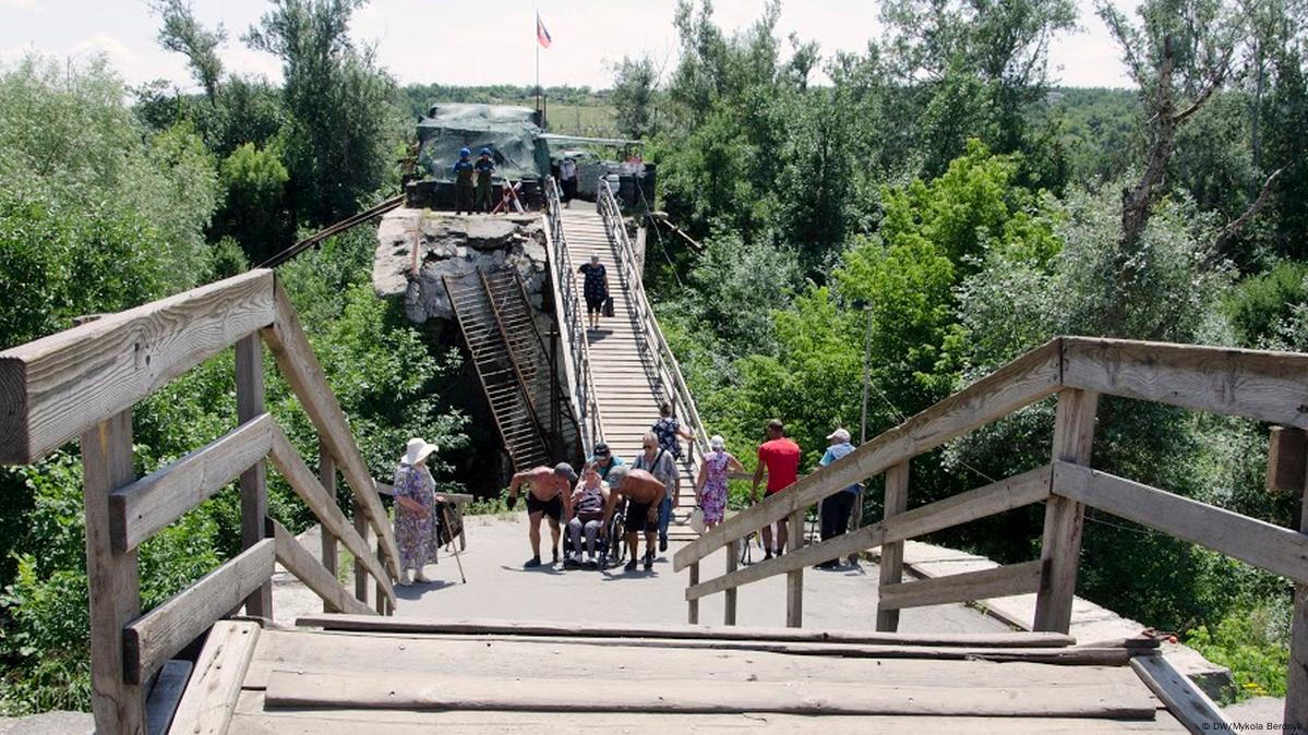 Станица луганская. Станица Луганская Луганская область. Луганск станица Луганская. Станица Луганская до войны. ЖД мосты в станице Луганской.