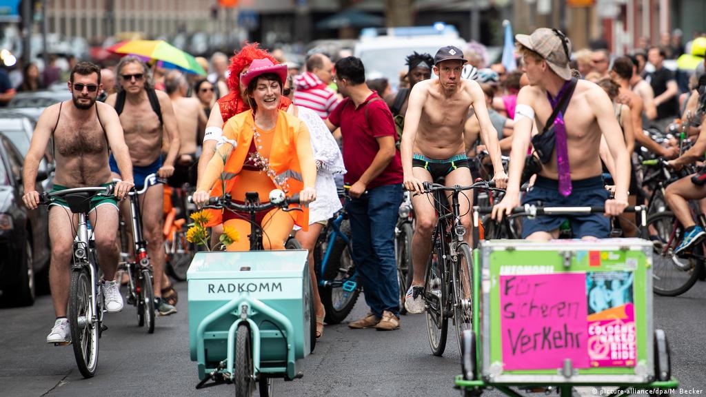Naked Bike Ride In Cologne Joins World Call For Safer Cleaner Streets News Dw 12 07 19