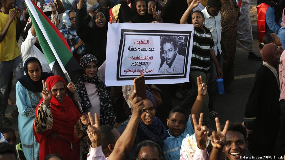 zehntausende-sudanesen-demonstrieren