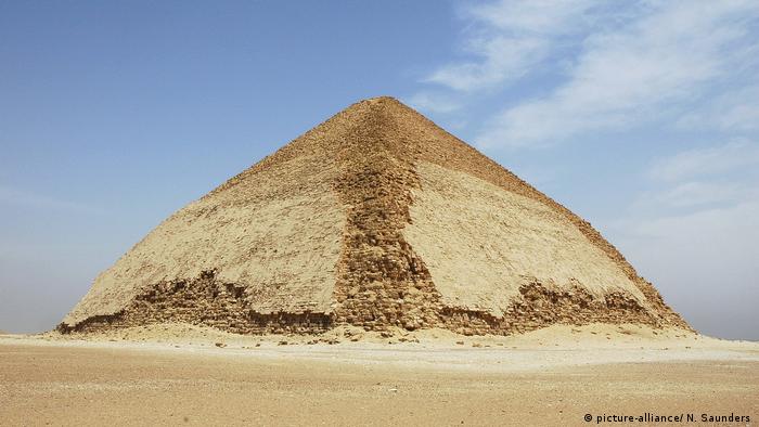 Ägypten: Gizeh: -Bent Pyramid - Knickpyramide