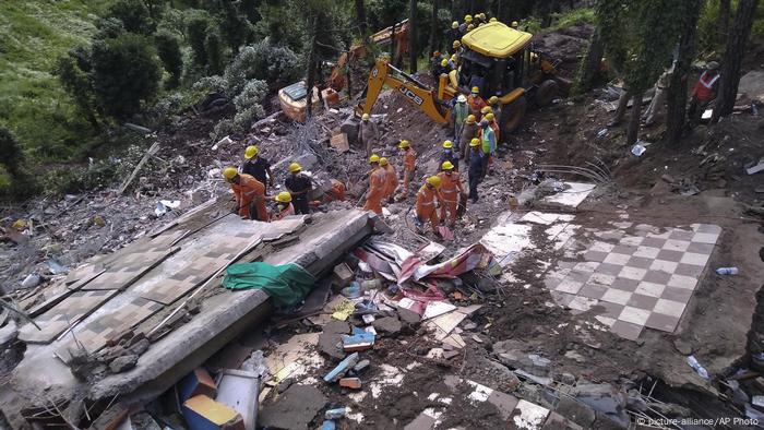 India Several Killed In Building Collapse After Monsoon Rains News Dw 15 07 2019