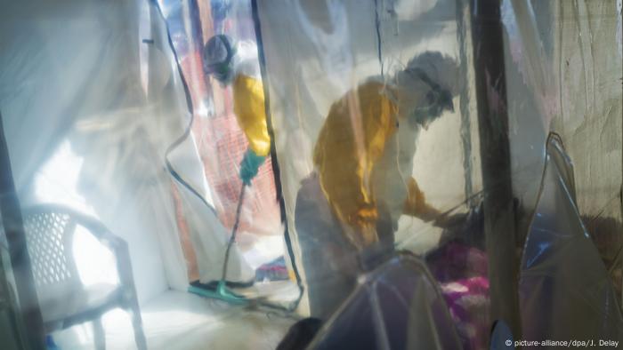 Ebola im Kongo (picture-alliance/dpa/J. Delay)