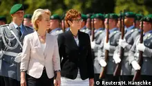 من هي كرامب-كارنباور وزيرة الدفاع الألمانية الجديدة؟