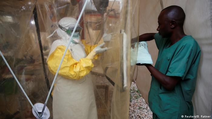 Health workers during the Ebola outbreak in the DRC (Reuters/B. Ratner)