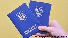 Країна у смартфоні: українці зможуть користуватися цифровими паспортами