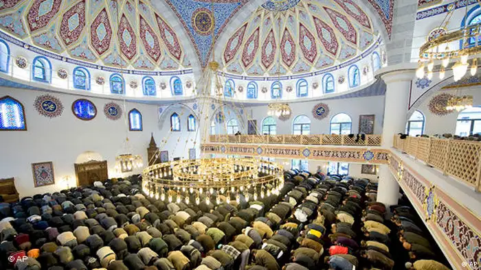 Más de uno de cada cuatro austriacos de otras religiones no desea tener a un musulmán como vecino. Esta cifra es notablemente alta en Reino Unido, con un 21 por ciento de rechazo. El Alemania, un 19 por ciento expresó también esta negativa, mientras que en Austria lo hizo un 17 por ciento y en Francia un 14 por ciento. En general, los musulmanes están entre los grupos sociales más rechazados.