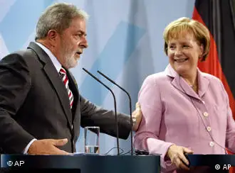 巴西总统卢拉与德国总理默克尔在新闻发布会上
