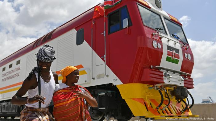 Conexión ferroviaria SGR de ferrocarril de vía estándar de Kenia entre Mombasa y Nairobi