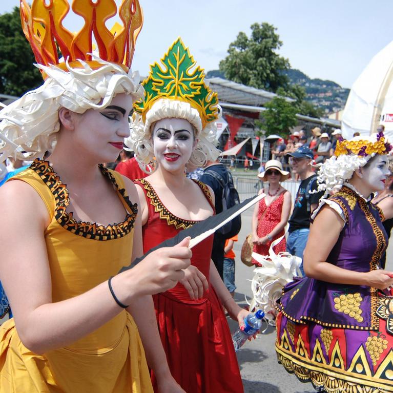 Switzerland celebrates rare wine festival – DW – 07/19/2019