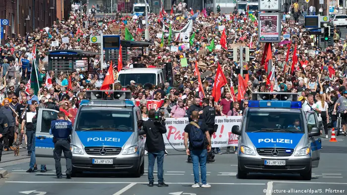 Deutschland Demo gegen rechte Kundgebung in Kassel