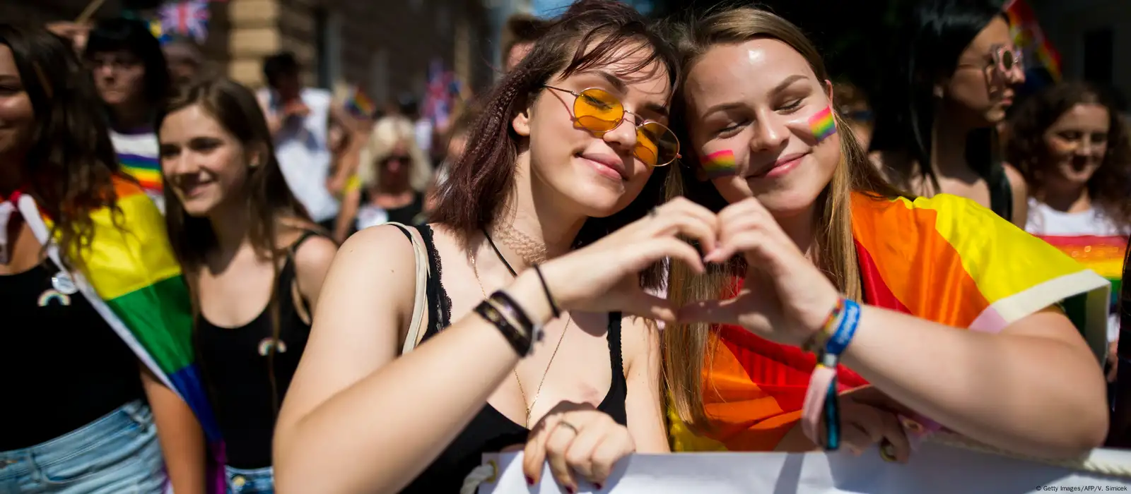 Тысячи человек вышли на гей-парад в Братиславе – DW – 20.07.2019