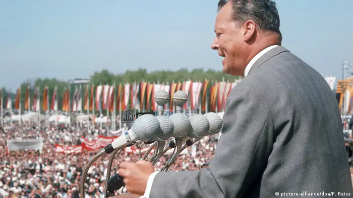 Deutschland BG Platz der Republik | Willy Brandt Kundgebung zum 01. Mai 1966