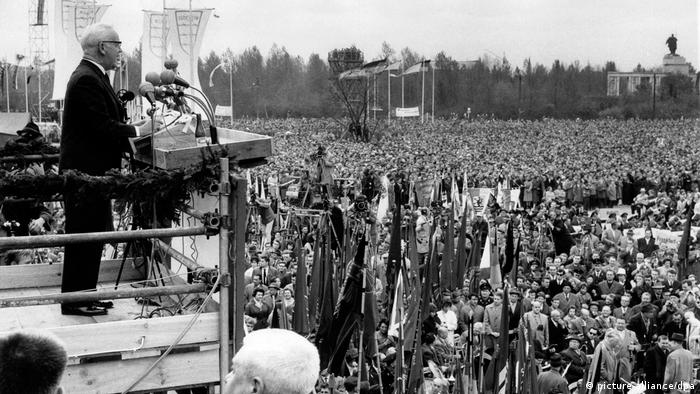 Deutschland BG Platz der Republik | Heinrich Lübke 1.05.1962 (picture-alliance/dpa)