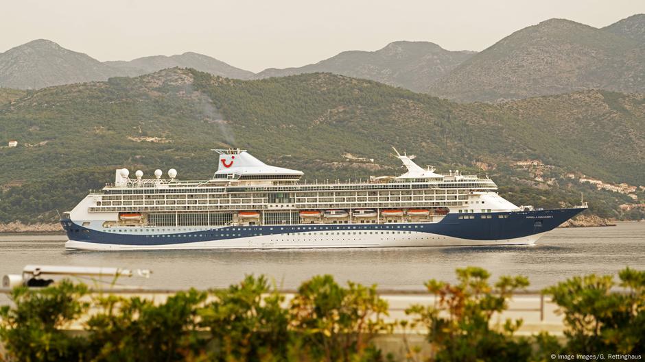 Cruise Ship Rescues 111 Migrants Off Greece News Dw 21 07 2019