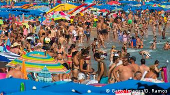 Η παραλία Λεβάντε στην Μπενιντόρμ της Ισπανίας Η παραλία Λεβάντε στην Μπενιντόρμ της Ισπανίας