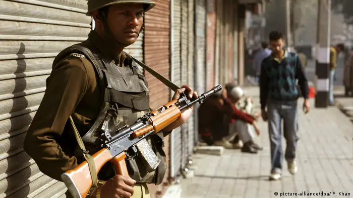 Indische Polizisten in Kaschmir