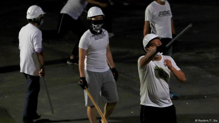 Hongkong | Schlägertrupp attackiert Demonstranten