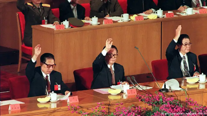 Parteikongress KP China Qiao Shi (L), Jiang Zemin (C) und Li Peng