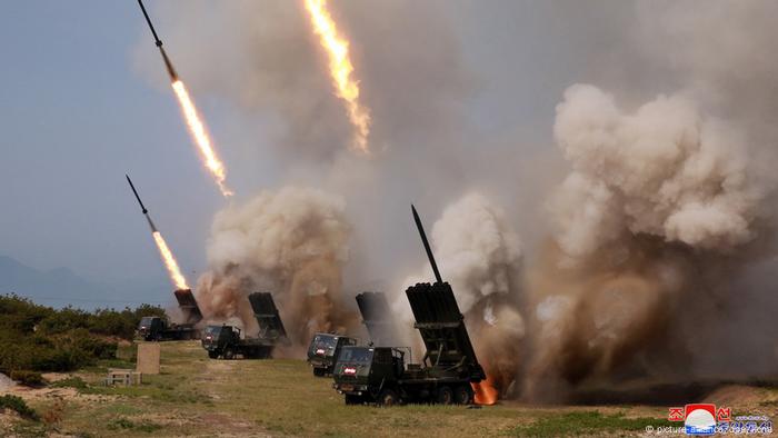 Nordkorea unternimmt neue Waffentests (picture-alliance/dpa/kcna)