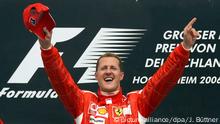 ARCHIV - Der deutsche Ferrari Formel-1-Pilot Michael Schumacher jubelt nach seinem Sieg beim Großen Preis von Deutschland auf dem Hockenheimring (Archivfoto vom 30.07.2006). Das Weihnachtsgeschenk für die Formel 1 ist nach Informationen von «Bild.de» perfekt: Michael Schumacher kehrt laut Homepage der «Bild»-Zeitung zurück in die Königsklasse des Motorsports. Für ein Jahr soll der Kerpener, der am 3. Januar seinen 41. Geburtstag feiert, für den neuen Rennstall Mercedes Grand Prix Gas geben. Foto: Jens Büttner (zu dpa 0067 vom 23.12.2009) +++(c) dpa - Bildfunk+++ | Verwendung weltweit