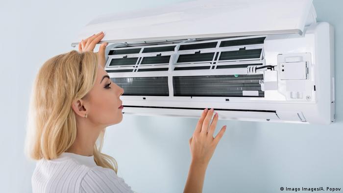 Moderne Klimaanlage Air Conditioner (Imago Images/A. Popov)